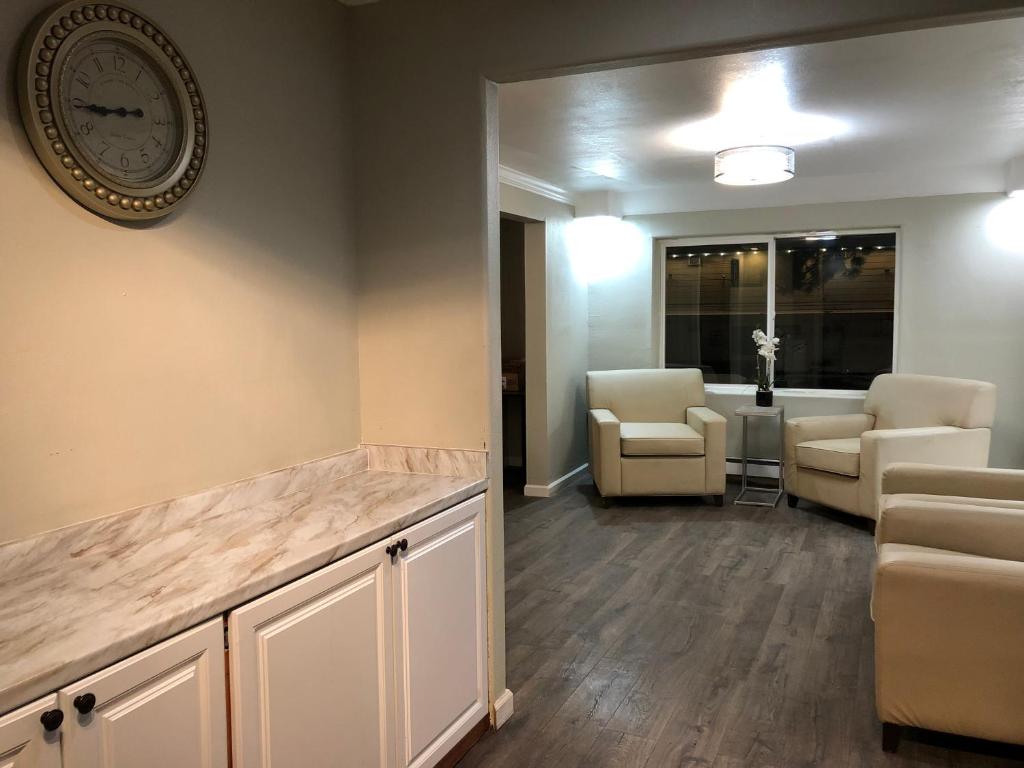 Room image 4
